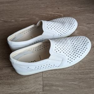 ECCO Women's Soft 7 Laser Cut slip on sz 9